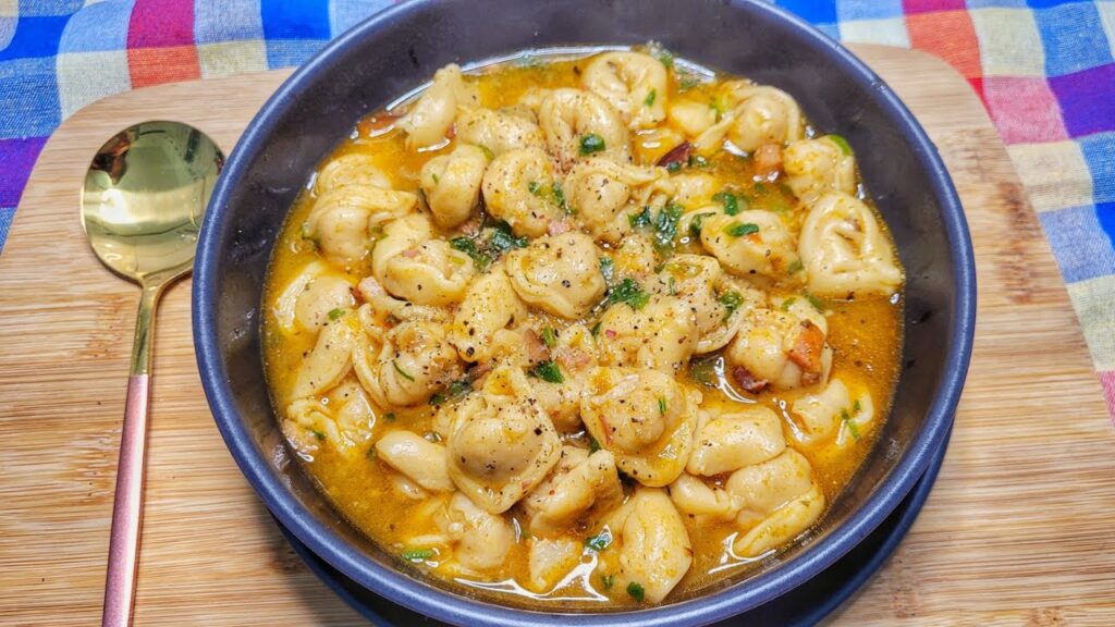 Sopa de Capeletti: Uma Deliciosa Confort Food para os Dias Frios