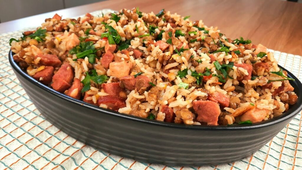 Arroz da Prosperidade: Receita Especial de Ano Novo com Lentilha e Bacon