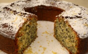 Bolo de Limão Siciliano e Sementas de Papoula